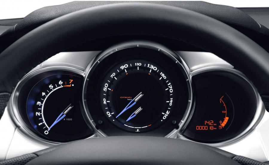  Citroen DS3 2010 года  (фото 56 из 115)